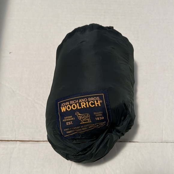 John Rich & Bros Woolrich Puffer Vest. Size L - Picture 8 of 10